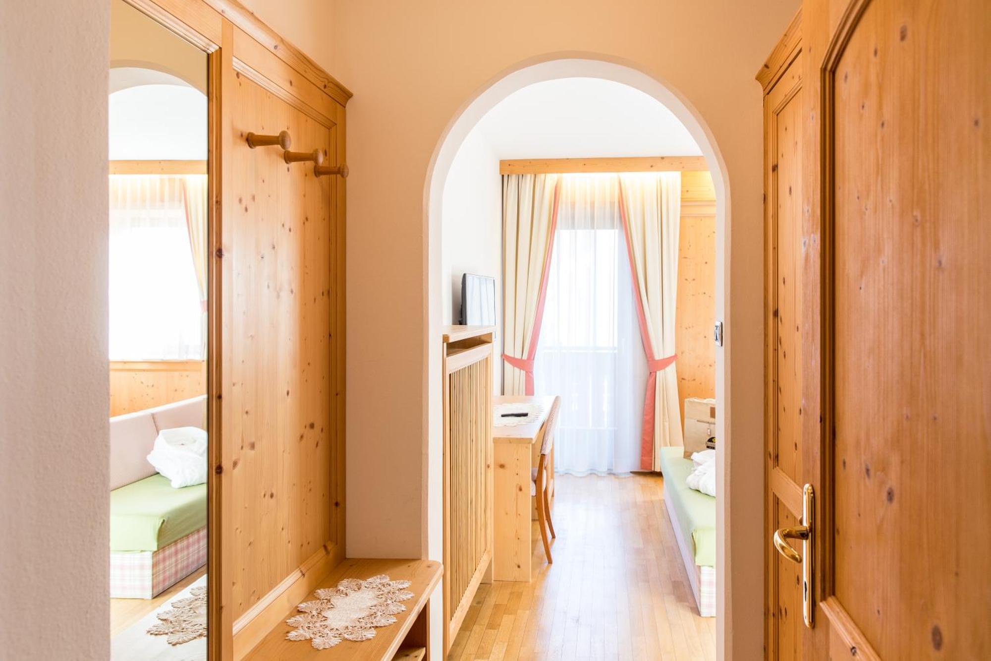 Hotel Goldene Rose Монгуэльфо Экстерьер фото