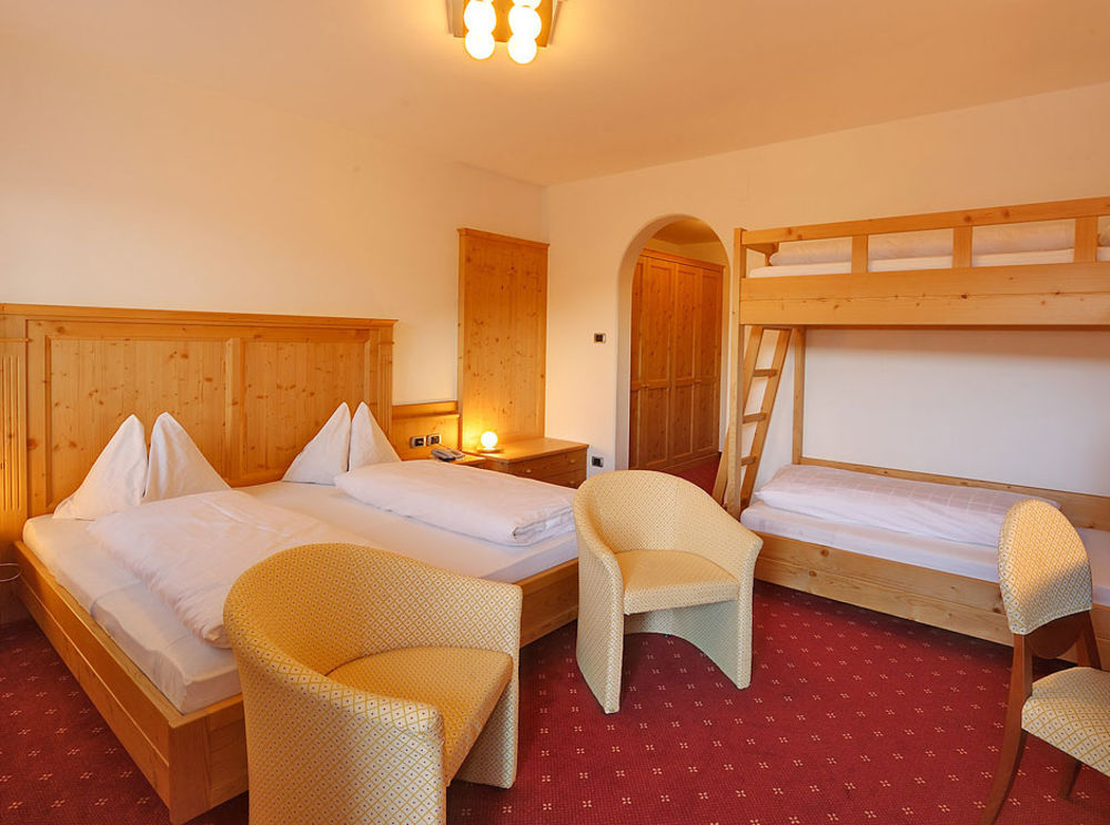 Hotel Goldene Rose Монгуэльфо Экстерьер фото